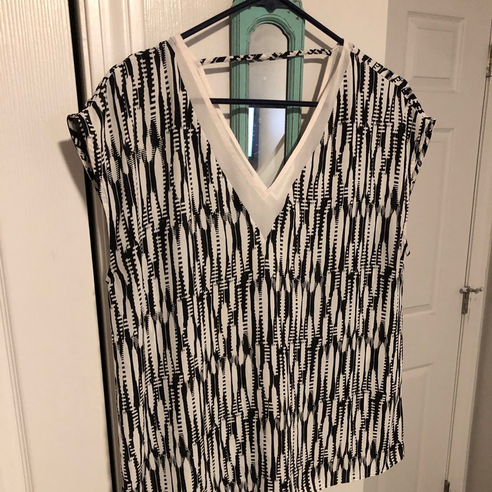 Express, Large, black and white blouse